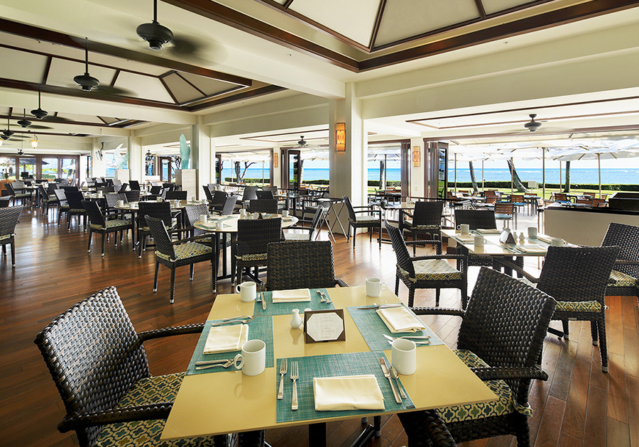 【JCB優待】白砂のカハラビーチを眺めながら朝食を楽しめる「プルメリアビーチハウス」