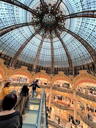 老舗デパート「ギャラリー・ラファイエット」で空中散歩体験