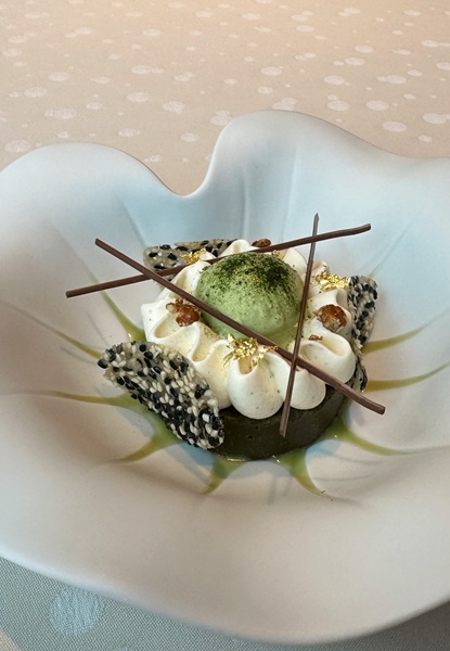 L'Envol Matcha fondant with ganache and sesame crisp