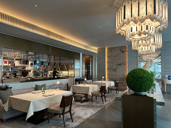  L'Envol Restaurant Hall