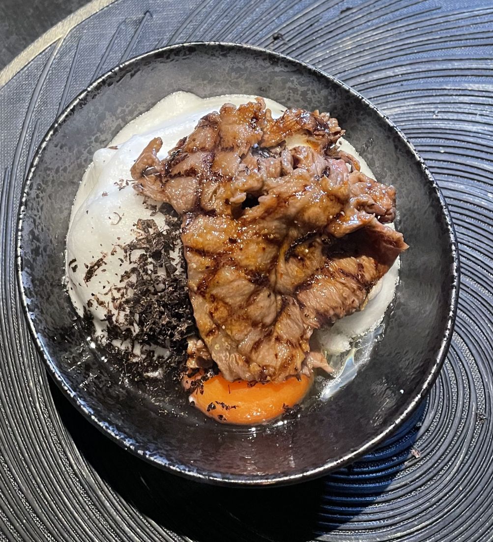 11-Aburi Yaki-suki生卵-resized .jpg