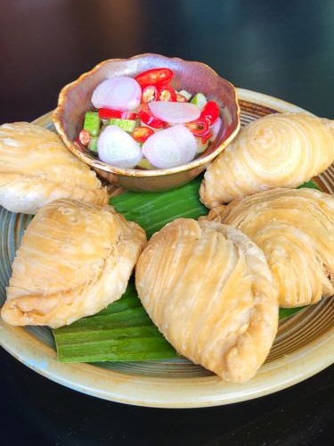 Curry puff.jpg