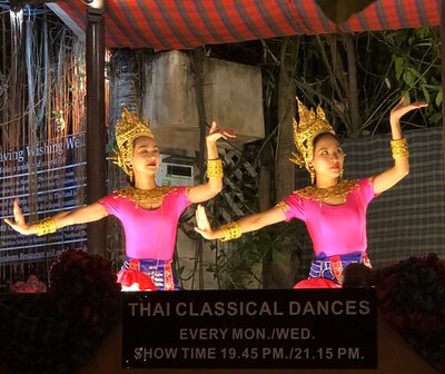 Thai dance show.jpg