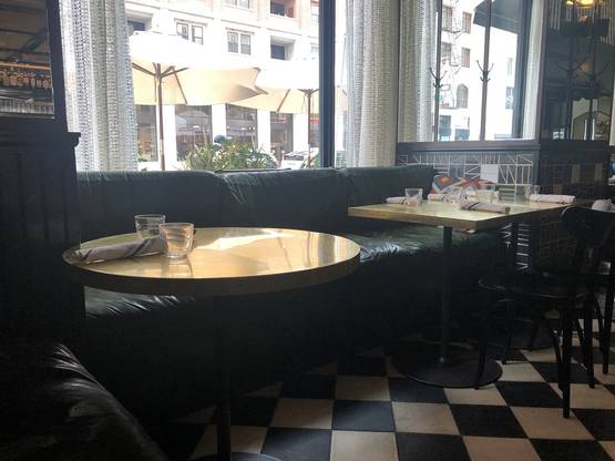 La発 Aceホテル内のbest Girlでくつろぎながら食事を楽しむ スタッフブログ たびらば 旅ｌｏｖｅｒ 海外旅行情報サイト