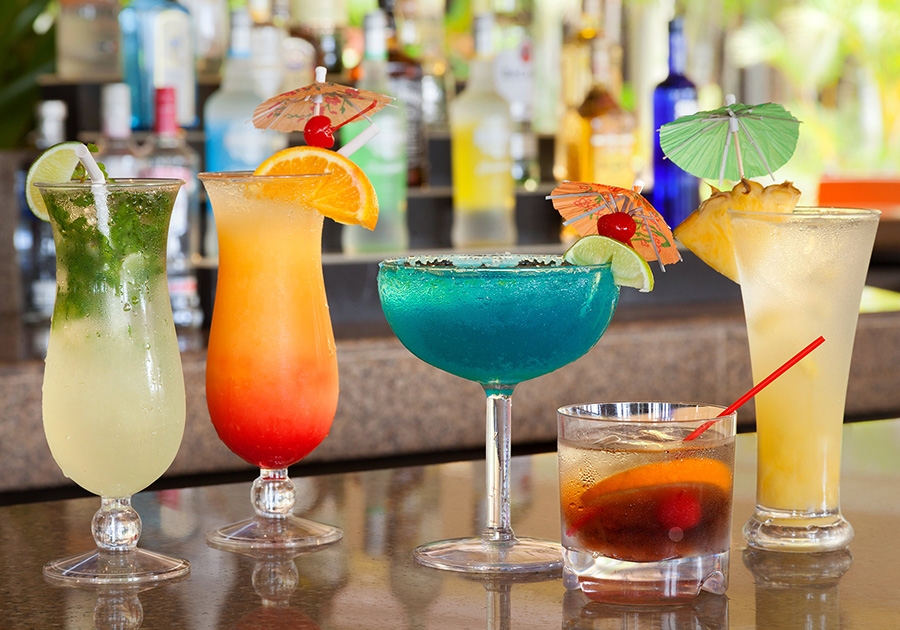 地元の方にも人気な「ロイズ」を含む5種類のレストラン＆バー