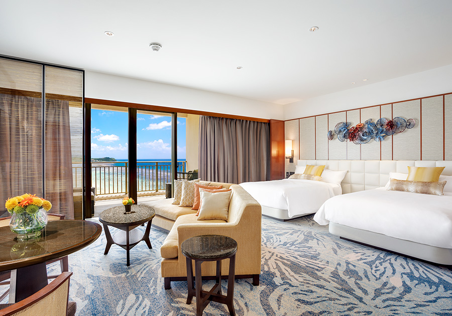 タモン湾の壮大なパノラマビューを堪能できる客室