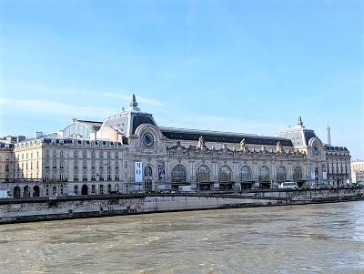 Pont royalからの Musée orsay.jpg