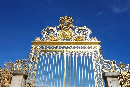 Emi ヴェルサイユ門.jpg