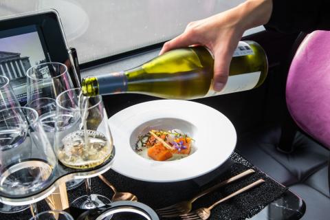 compressed_3_bus Toqué-table_assiette-champs_elysees.jpg